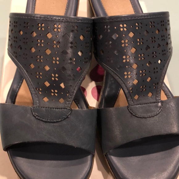 Naturalized Sandals - Picture 3 of 5